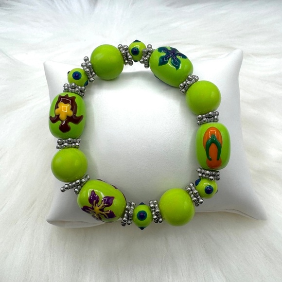 Large Beads Summer Floral Design Beaded  Beach Bracelet in Green - Picture 4 of 5